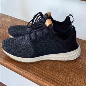 Men’s 8.5 New Balance Tennis Shoe